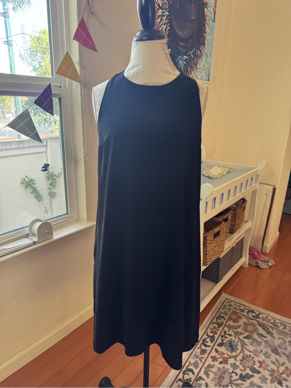 Classic Sleeveless Black Shift Dress - Women